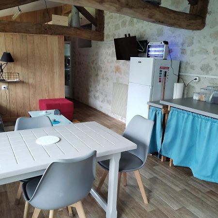 Chambre 2 A 4 Pers Gite Du Gardoir Boresse-et-Martron Exteriör bild