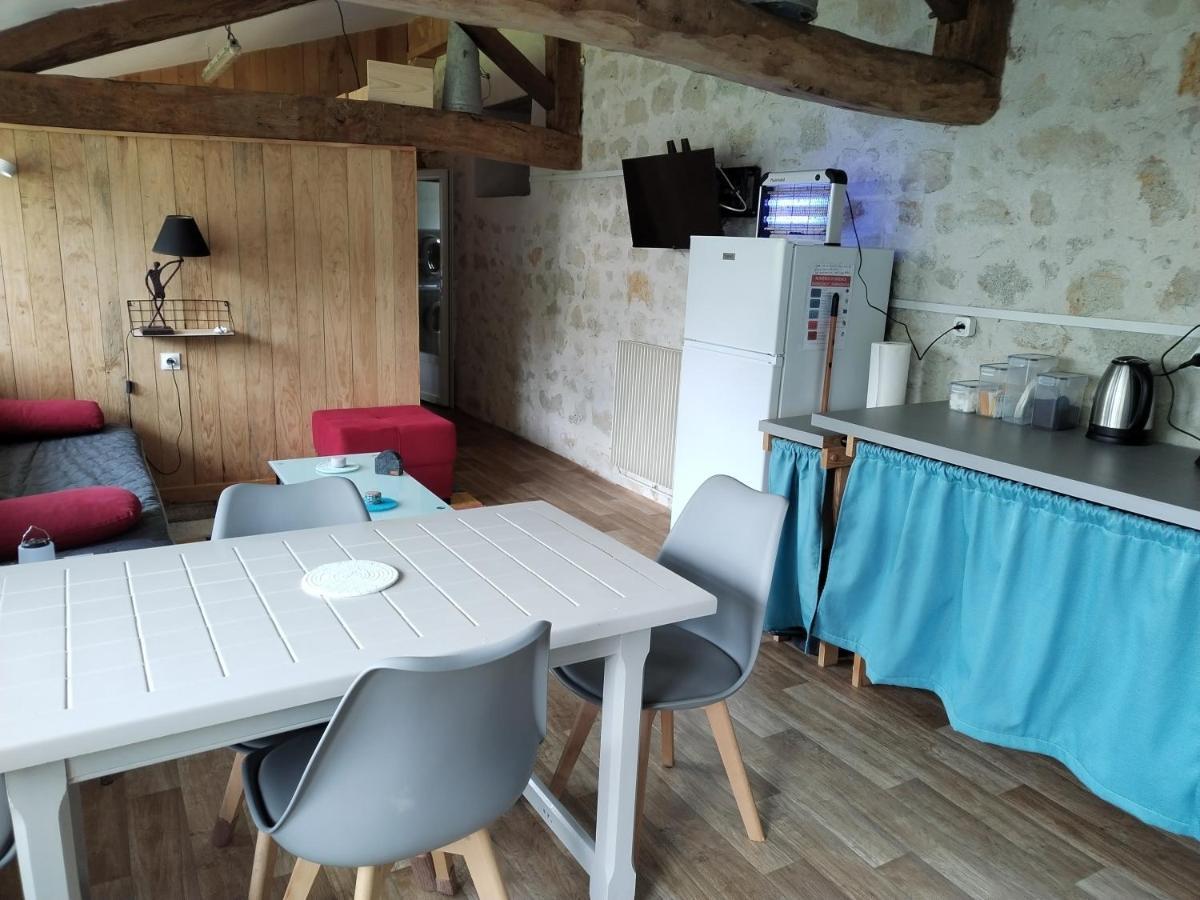 Chambre 2 A 4 Pers Gite Du Gardoir Boresse-et-Martron Exteriör bild