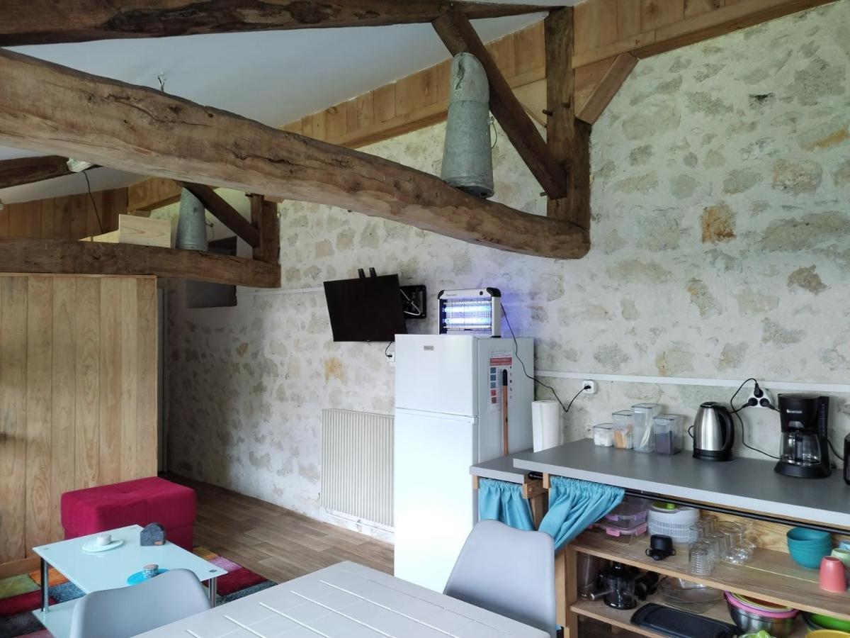 Chambre 2 A 4 Pers Gite Du Gardoir Boresse-et-Martron Exteriör bild